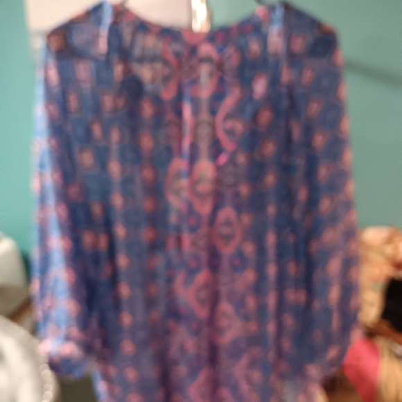 Old Navy Sheer Elegant Blue and Pink Women's Blouse - Picture 6 of 7